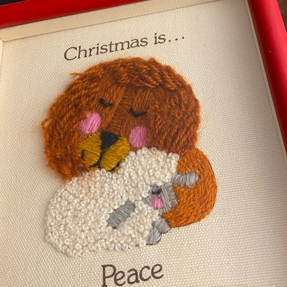 Vintage framed crewel wall hanging art piece “Christmas is peace” red frame - Picture 6 of 7